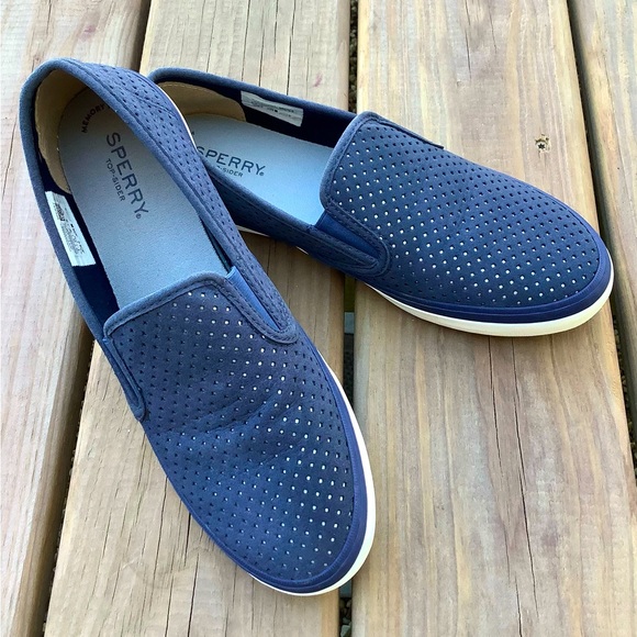 Women’s SPERRY loafers 💙💙 - Picture 1 of 9